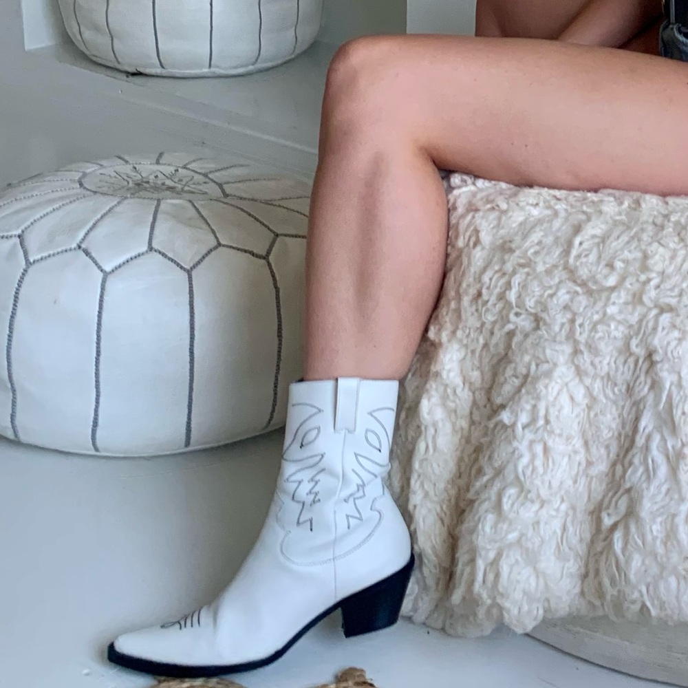 Matisse White Cowgirl Booties🤍🤠
